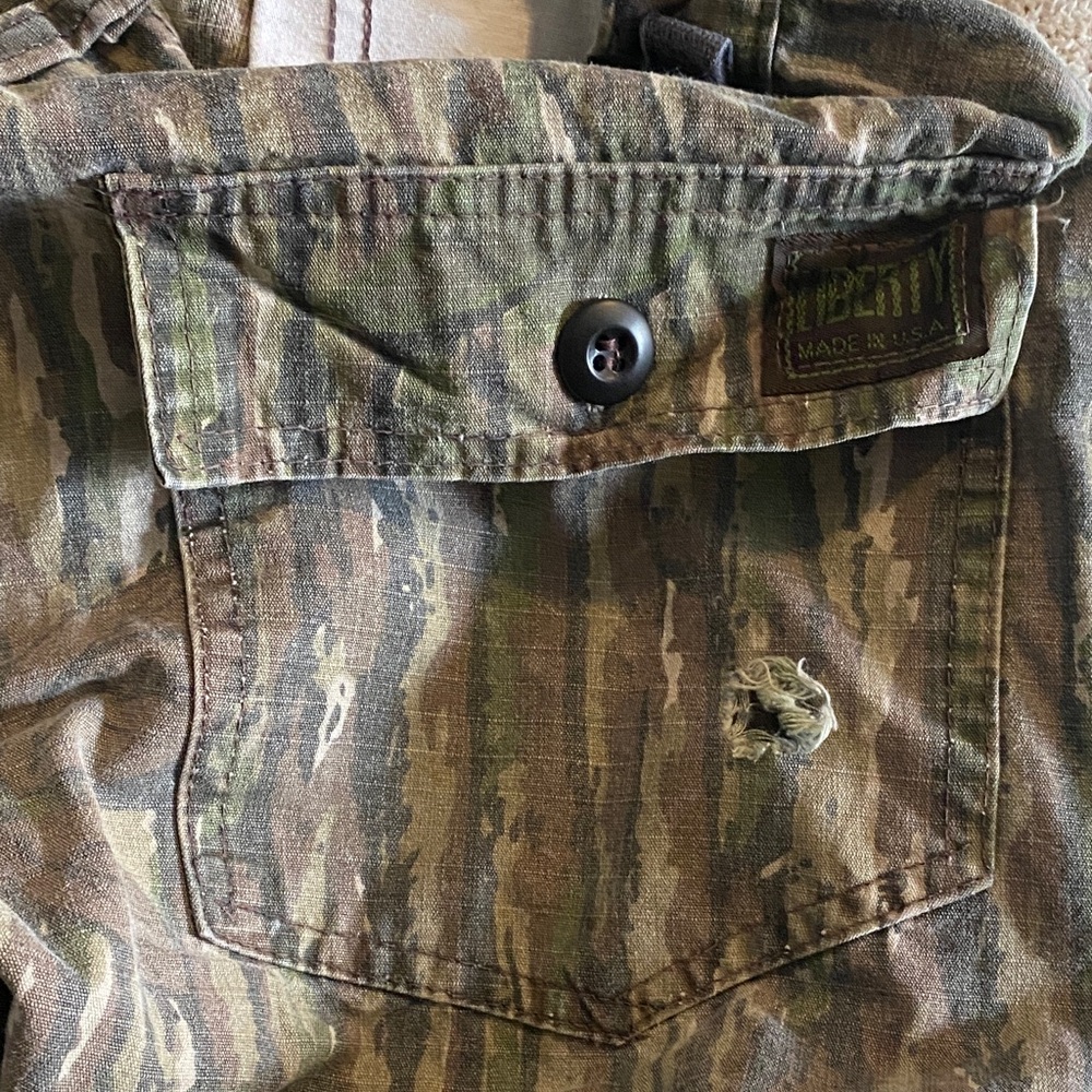 Camouflage Cargo Pants size large with adjustable waist - Picture 3 of 3